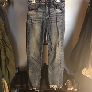 American Eagle Frayed Crop Hi-Rise Jegging